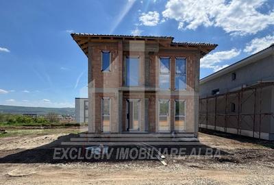 Casă individuală cu 4 camere cu Canalizare în Cetate - 2