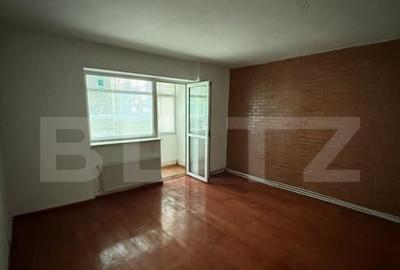 Apartament cu 3 camere decomandat în George Enescu