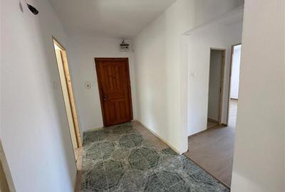 Apartament cu 3 camere decomandat în Central - 23