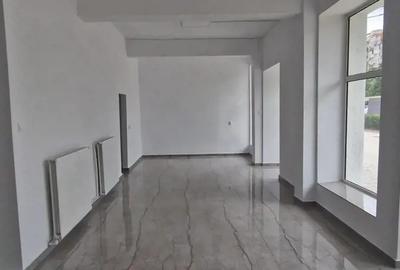 Spațiu comercial, de 90 mp, în 22 Decembrie - 4