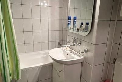 Apartament de inchiriat, 3 camere decomandate,  centru, vedere spre  sud - 11
