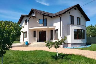 Casă cu 5 camere cu Teren 2200 Mp în Central - 10