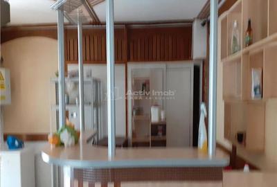 Casă cu 10 camere cu Teren 50 Mp în Dârste - 18