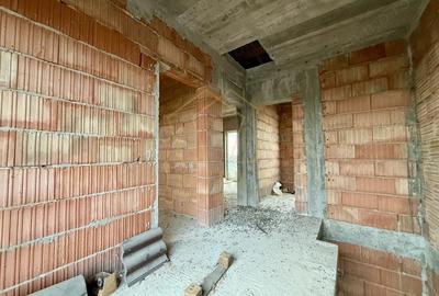 Casă cu 4 camere cu Teren 375 Mp în Săcălaz