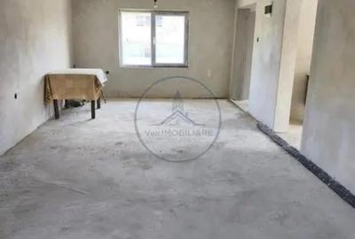 Casă cu 3 camere cu Teren 400 Mp în Central