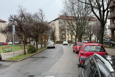 Apartament cu 3 camere decomandat în Lunei - 1