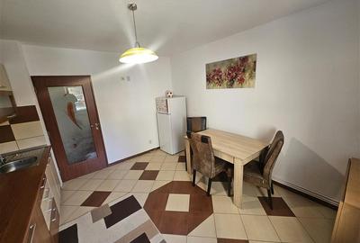 Apartament cu 2 camere decomandat în Micro IV - 24