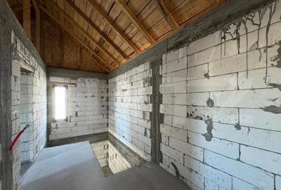 Casa semi-finisata P + M, 110 mp utili, teren 339 mp, Piel - 15