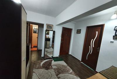 Apartament cu 4 camere decomandat în Est - 1