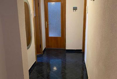 Apartament cu 3 camere decomandat în 9 Mai - 7