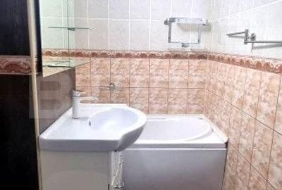 Apartament cu 3 camere decomandat în Micro 4 - 7