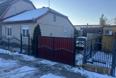 Vand casa 3 camere si anexe - 1