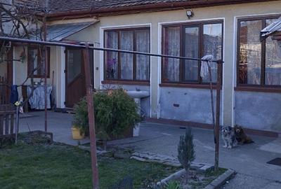 Casă individuală cu 4 camere cu Canalizare în Central - 2