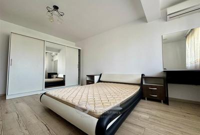 Apartament cu 3 camere semidecomandat, mobilat în Central