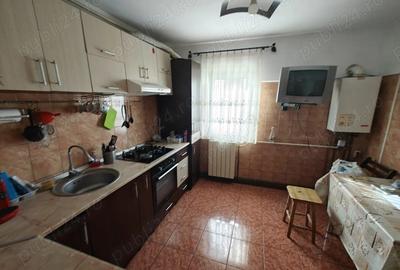Apartament cu 3 camere decomandat, mobilat în Dorobanți 1 - 3