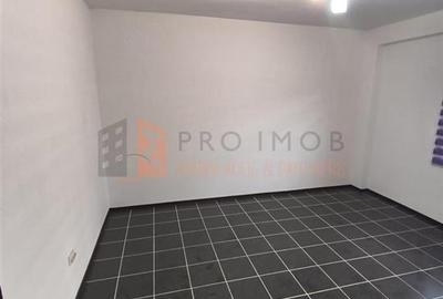 Garsonieră decomandată în 1 Decembrie - 2