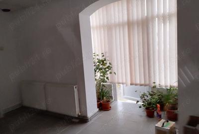 Spațiu comercial, de 95 mp, în Curtea de Argeș - 2