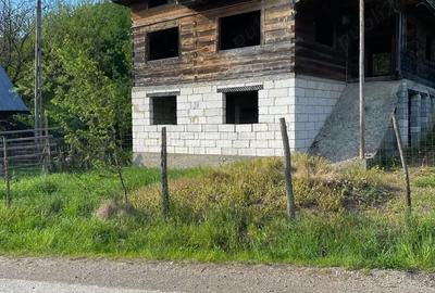 Casă cu 6 camere cu Teren 540 Mp în Săcel - 9