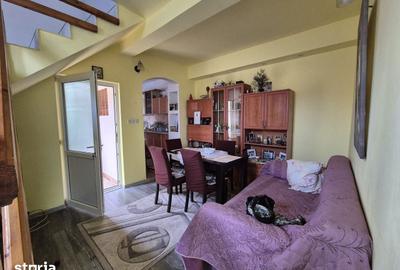 Casă cu 4 camere cu Teren 1400 Mp în Palazu Mare - 9