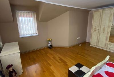 Casă cu 4 camere în Petrești - 1