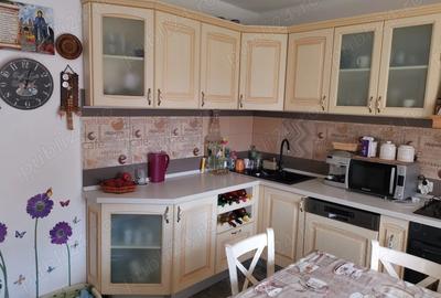 Casă cu 6 camere cu Teren 420 Mp în Piața Centrală - 2