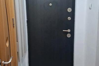 Vand 2 camere decomandat
