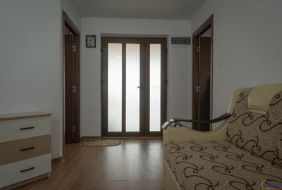 Vrei o casa mica la tara, cu tot confortul din oras? Oportunitate in Stanesti! - 3