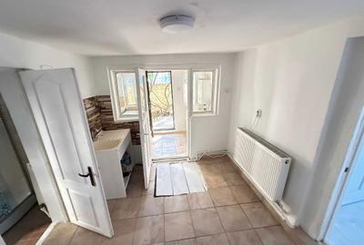 Casă cu 3 camere cu Teren 340 Mp în Central - 1