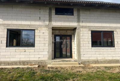 Casă cu 5 camere cu Teren 1414 Mp în Oloșag - 9