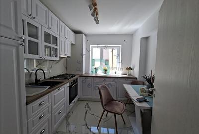 Apartament cu 2 camere decomandat în Tractorul - 11