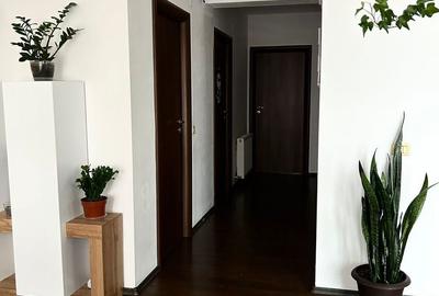 Apartament cu 3 camere în Central - 1