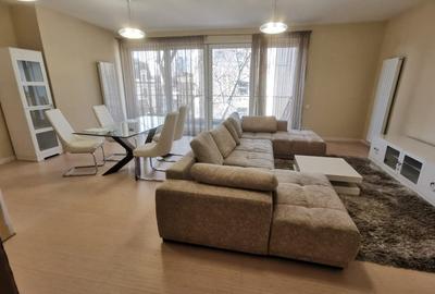 Apartament cu 4 camere decomandat, mobilat în Capitale