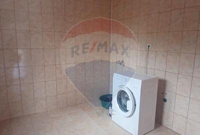 Casa individuala cu 8 camere de vanzare in Targoviste Preot Goglea - 15