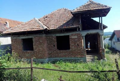 Casă cu 3 camere cu Teren 780 Mp în Runcu - 5