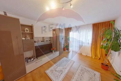 Apartament cu 3 camere de vanzare in zona Est