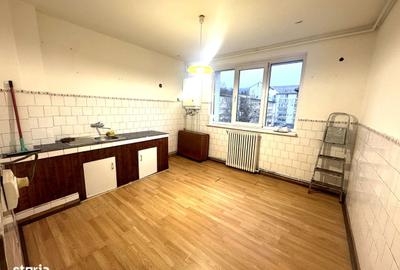 Apartament cu 3 camere în 7 Noiembrie