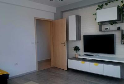 Apartament cu 3 camere decomandat în Tractorul - 3