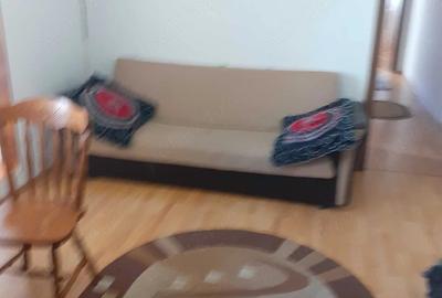 Apartament cu 3 camere semidecomandat în Central - 1