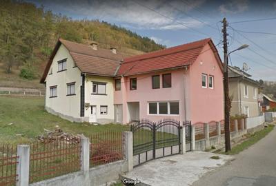 Casă cu 5 camere cu Teren 1000 Mp în Goiești - 1