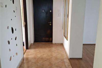 Apartament cu 3 camere decomandat, mobilat în 9 Mai - 8