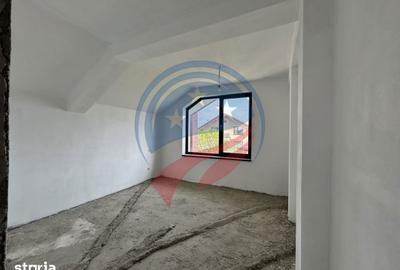 Casă cu 5 camere cu Teren 511 Mp în Malu Mare - 1
