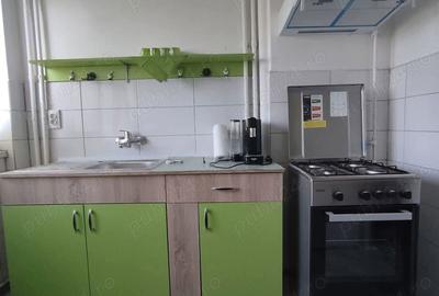 Inchiriez apartament cu doua camere Bulevardul Revolu?iei Inchiriez apartament cu doua camere Bulevardul Revolu?iei - 4