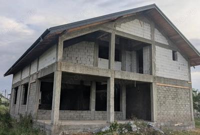 Casă cu 3 camere cu Teren 1000 Mp în Gagu - 1