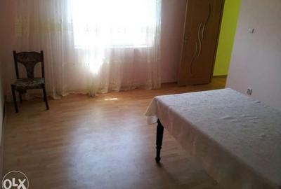 Casă cu 10 camere cu Teren 100 Mp în Central - 12