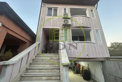 Casă individuală cu 6 camere cu Canalizare în Central