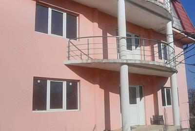 Casă cu 5 camere cu Teren 1000 Mp în Central - 3