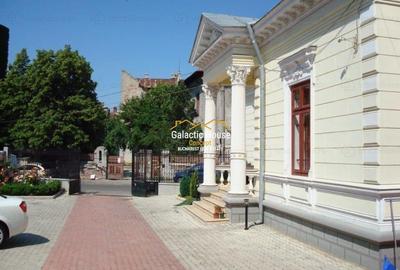 ANSAMBLU VILE - TREI CORPURI CL?DIRE - LOCURI DE PARCARE - 12 MASINI - 2