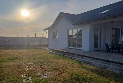 Casă cu 5 camere cu Teren 750 Mp în Mândruloc