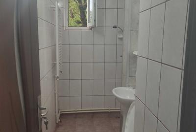 Garsonieră decomandată în Petros - 3
