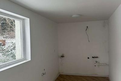 Casă cu 3 camere cu Teren 500 Mp în Central - 8